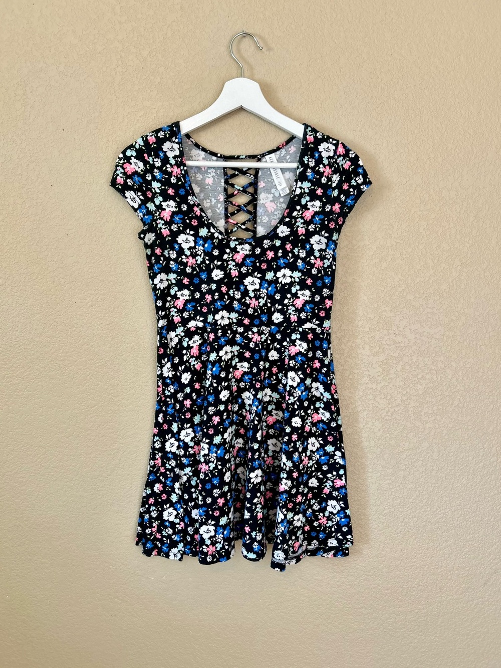 Aeropostale Black Floral Lace-Up Skater Mini Dress Size M Summer Fitted